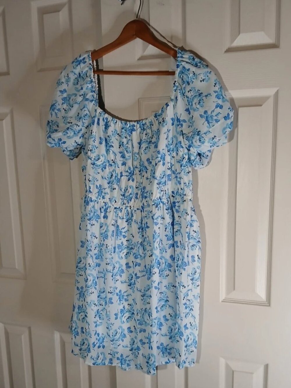 A simple style southern blue floral dress